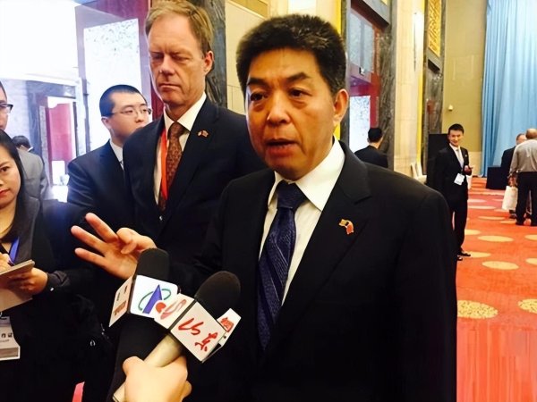 网上股票配资平台 中国另一个在巴拿马有港的人，深陷危机